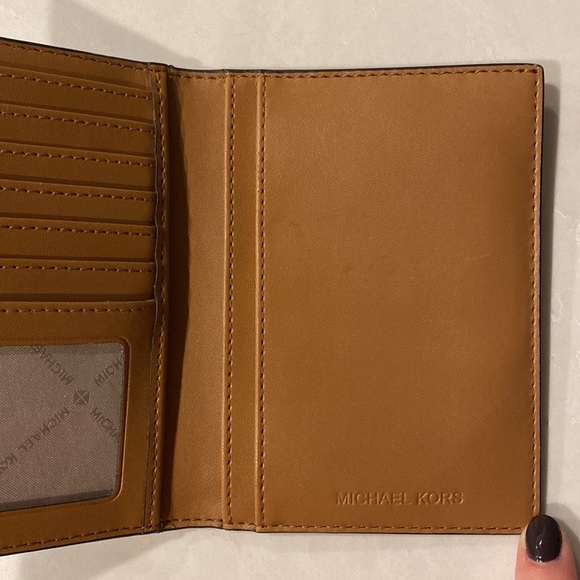 Michael Kors Wallet - Picture 3 of 7